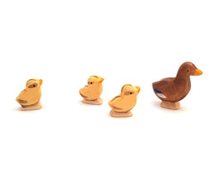 Brin d’Ours Wooden Duckling - Standing